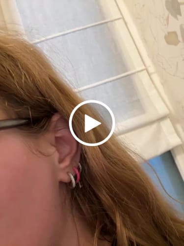 Customer video review of Orecchini cerchietti Double face zirconi e smalto colorato