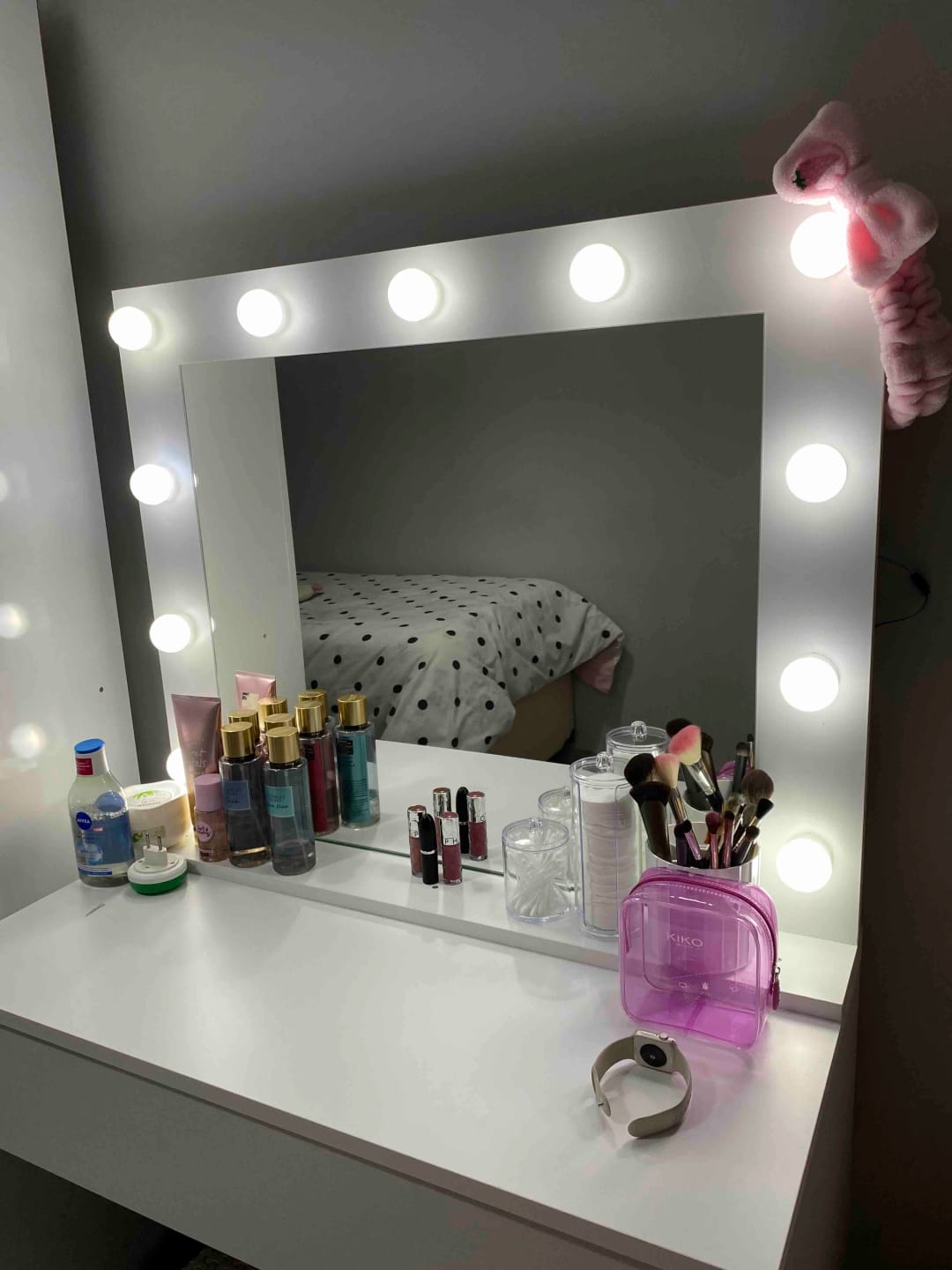 Customer photo review of Rani BJ120 Hollywood Işıklı Aynalı Kulis Makyaj Masası Takı Düzenleyici Beyaz