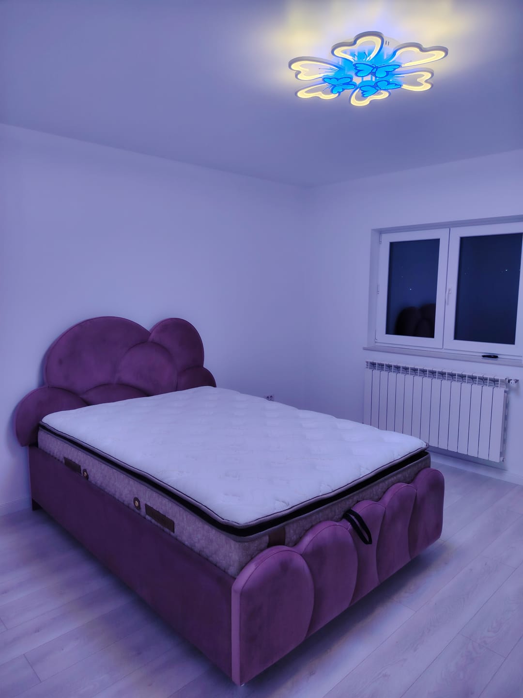 Customer photo review of Lustra LED BUTTERFLY RGB Echivalent 800W Telecomanda