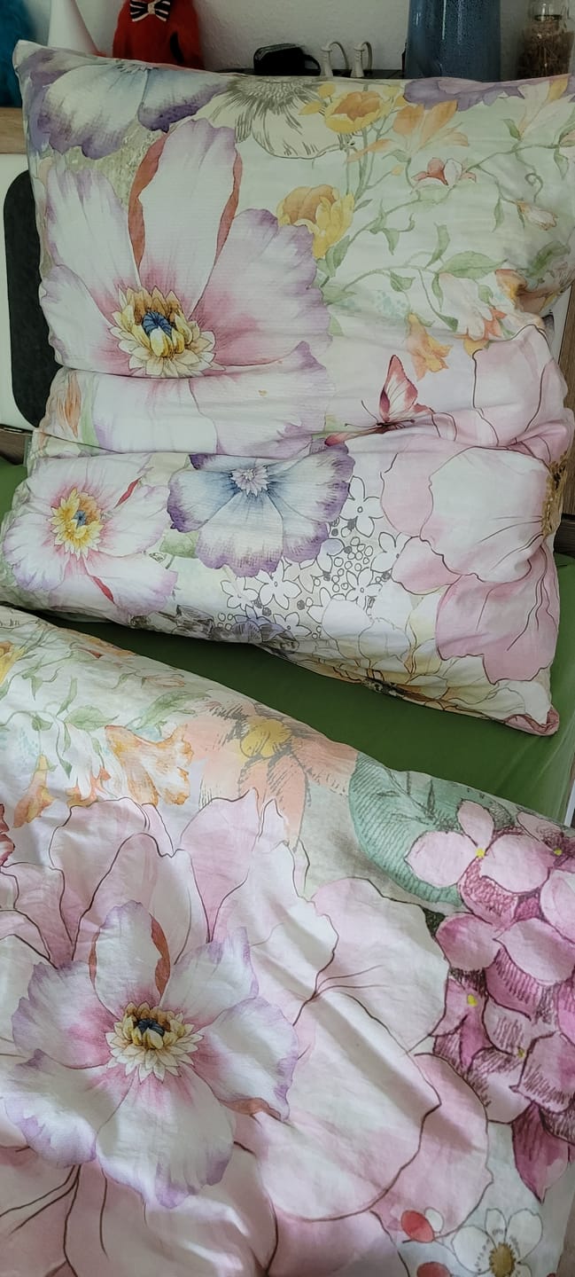 Customer photo review of 3-Kammern Daunenkissen 80x80 cm