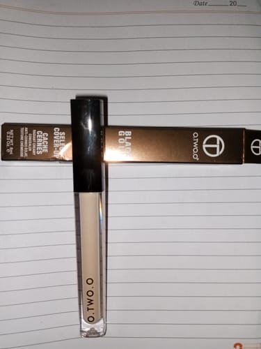 Customer photo review of O.TWO.O Black Gold Cover-Up Radiant Creamy Concealer