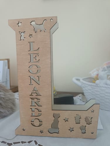 Customer photo review of Lampada in legno personalizzata a forma di lettera con favole