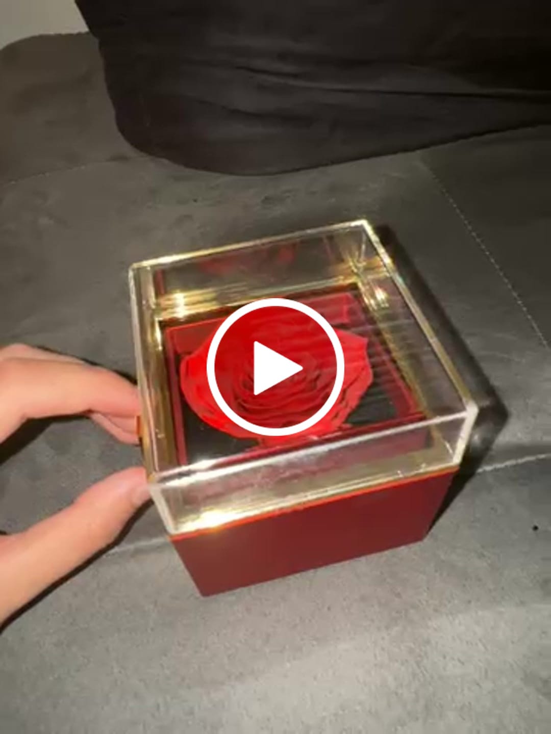 Customer video review of Rotating Eternal Rose Gift Box