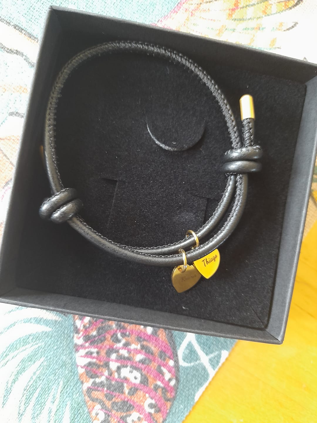 Customer photo review of Amis - Bracelet en cuir personnalisé