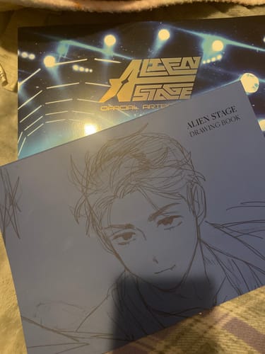 Customer photo review of Alien Stage Official Artbook (Free Shipping)