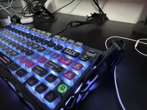 Customer photo review of Gravastar Mercury K1 Pro 75% Wireless RGB Mechanical Gaming Keyboard Boy Gift