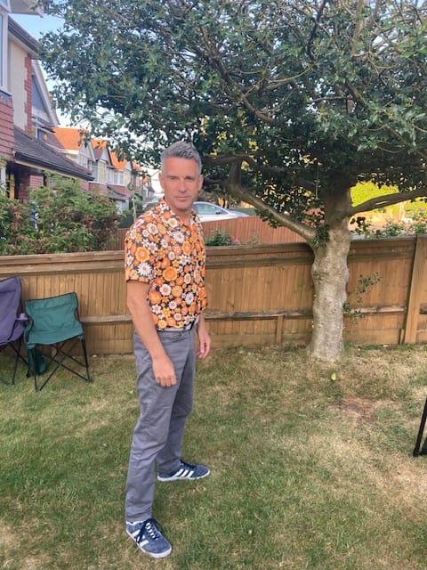 Customer photo review of Men's Floral Vintage Flower Button Up 70s Themed Disco Party Short Sleeve Beach Summer Shirt