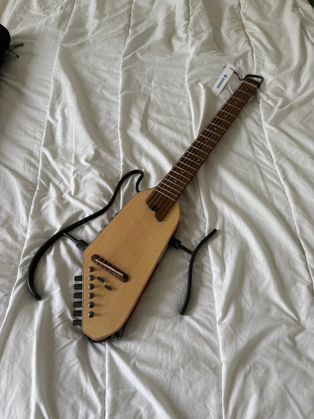 Customer photo review of Donner HUSH-I Pro Guitare Modes sonores multiples Guitare de voyage portable