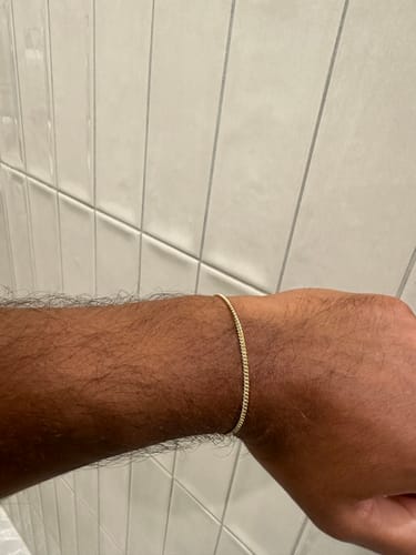 Customer photo review of Mini Curb Bracelet - Gold