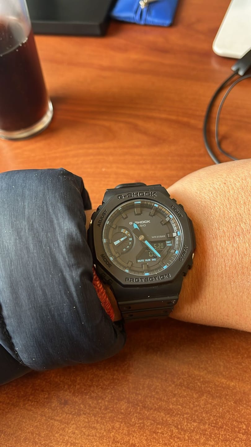 Customer photo review of Reloj Casio G-Shock Royal Oak "Casioak" GA-2100-1A2 NEON ACCENT Negro