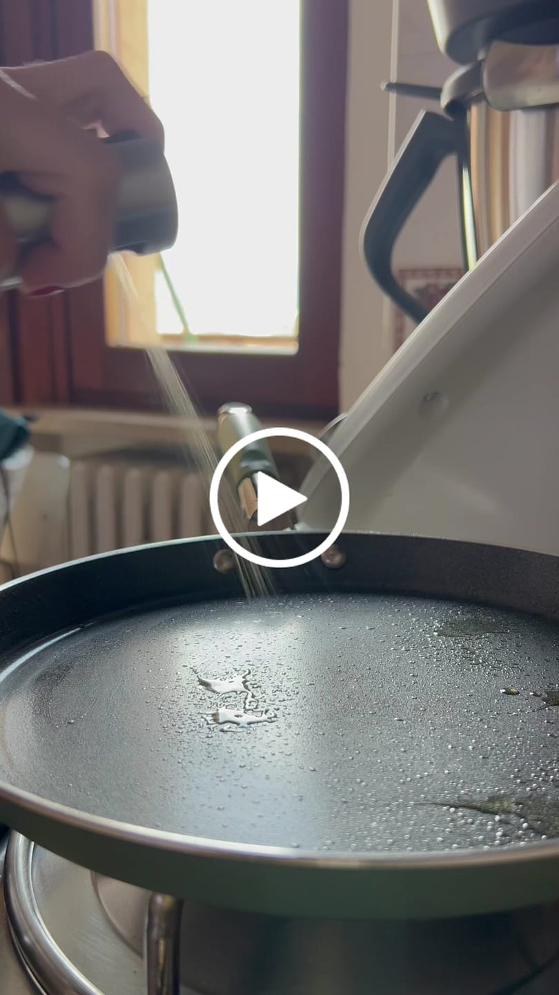 Customer video review of Crepiera 25cm