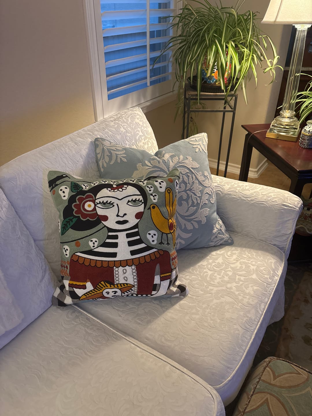 Customer photo review of Frida Kahlo Embroidery pillow Cases