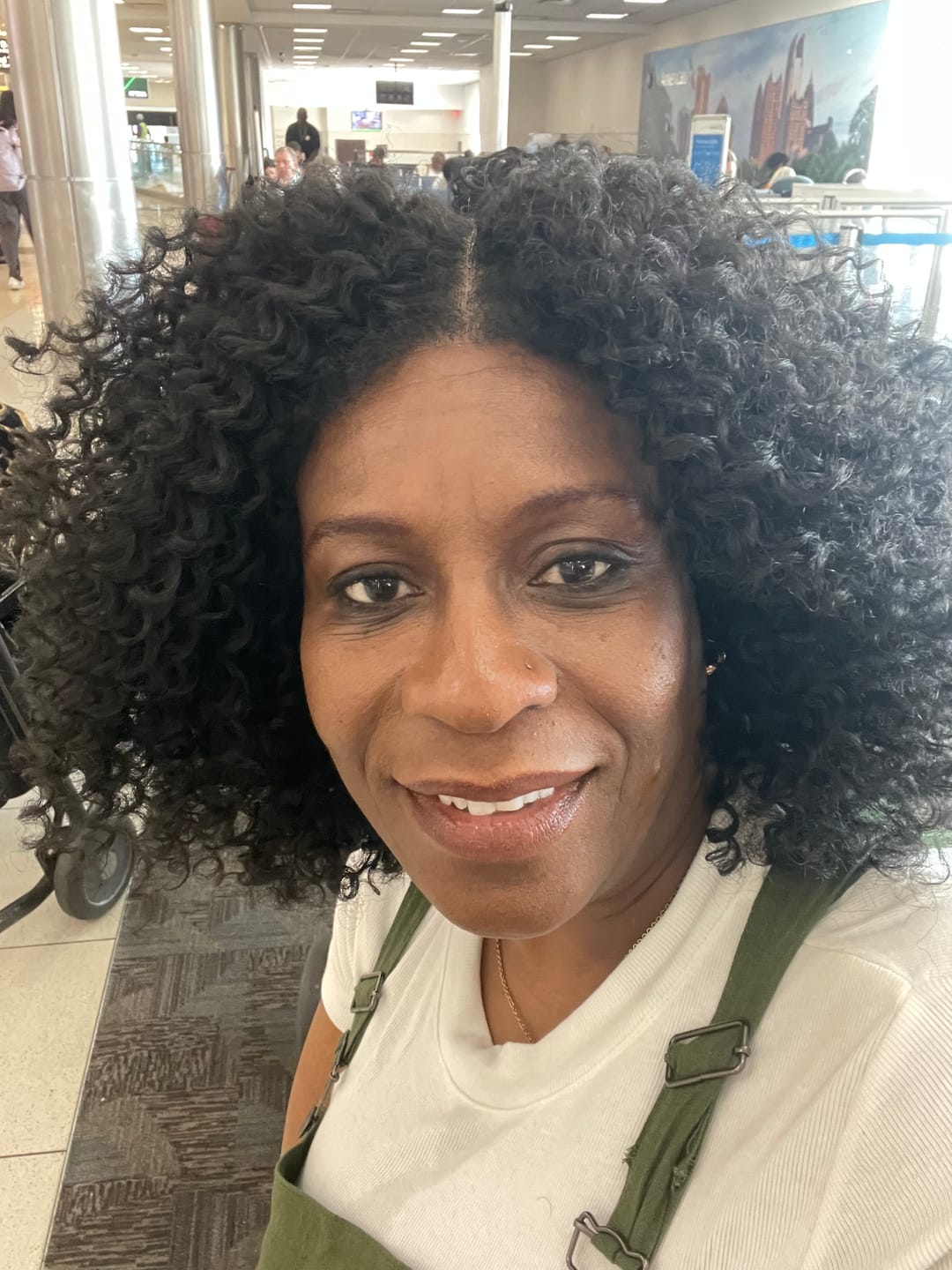 Customer photo review of Outre Melted Hairline Kinky Soft Edges Glueless HD Lace Front Wig - KINKYSOFT 3