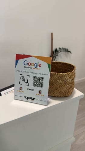 Customer photo review of Expositor Reseñas Google NFC y QR