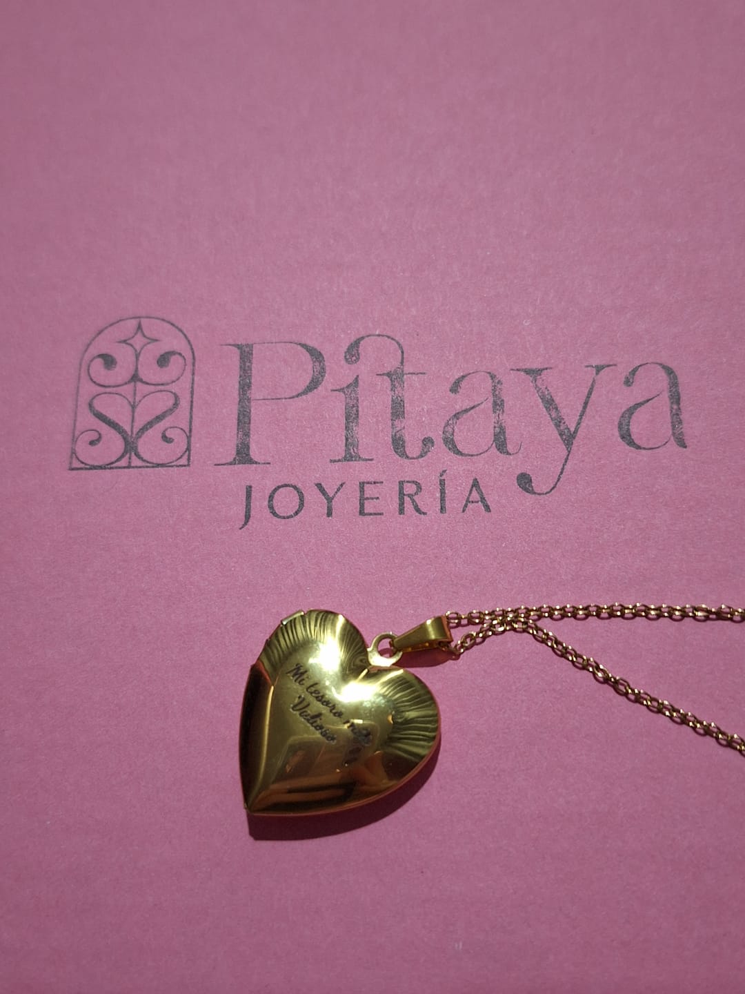 Customer photo review of Relicario Love Personalizado