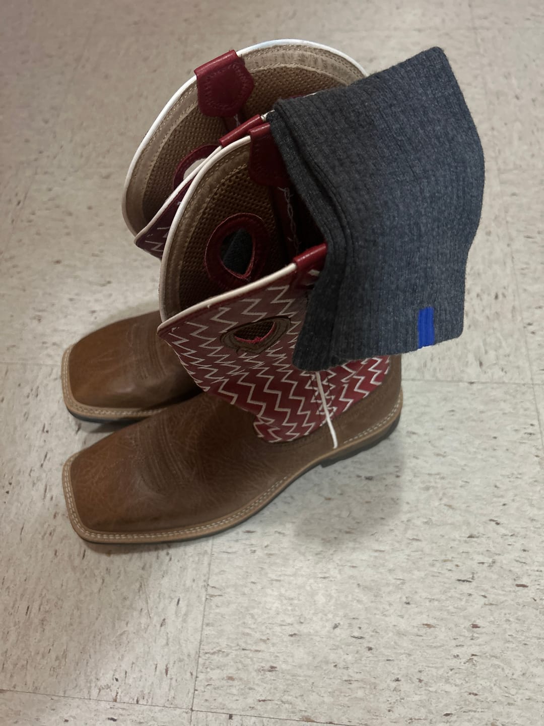 Customer photo review of Bluepacca Alpaca Socks