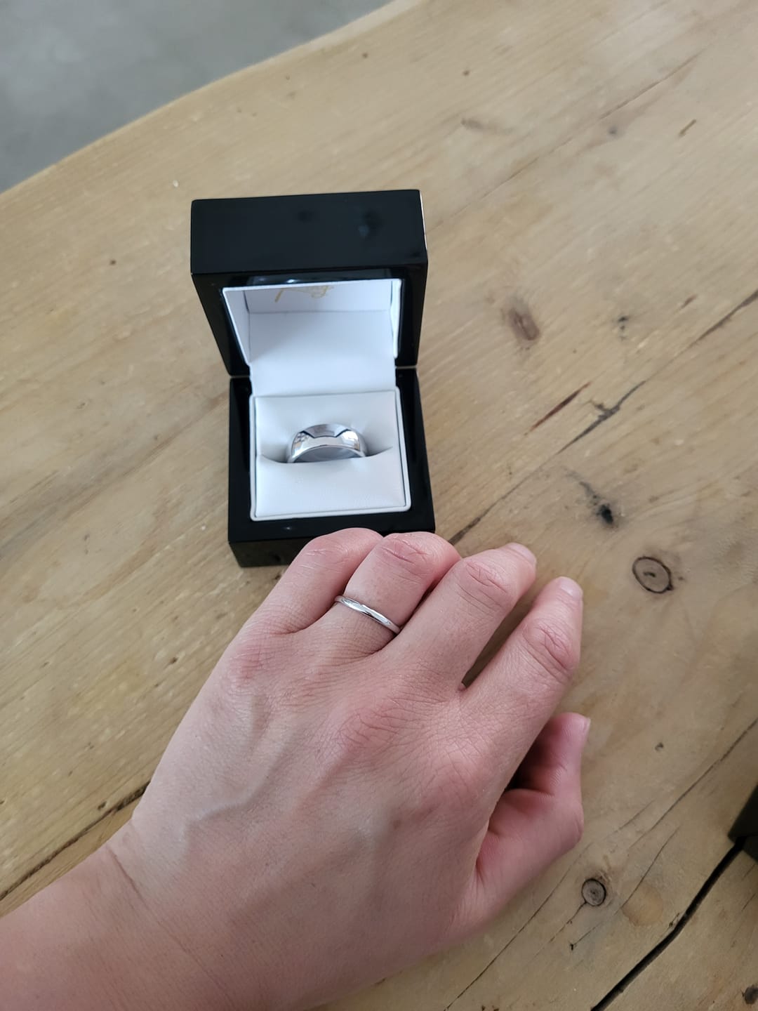 Customer photo review of White Gold 2mm Wonder Ring