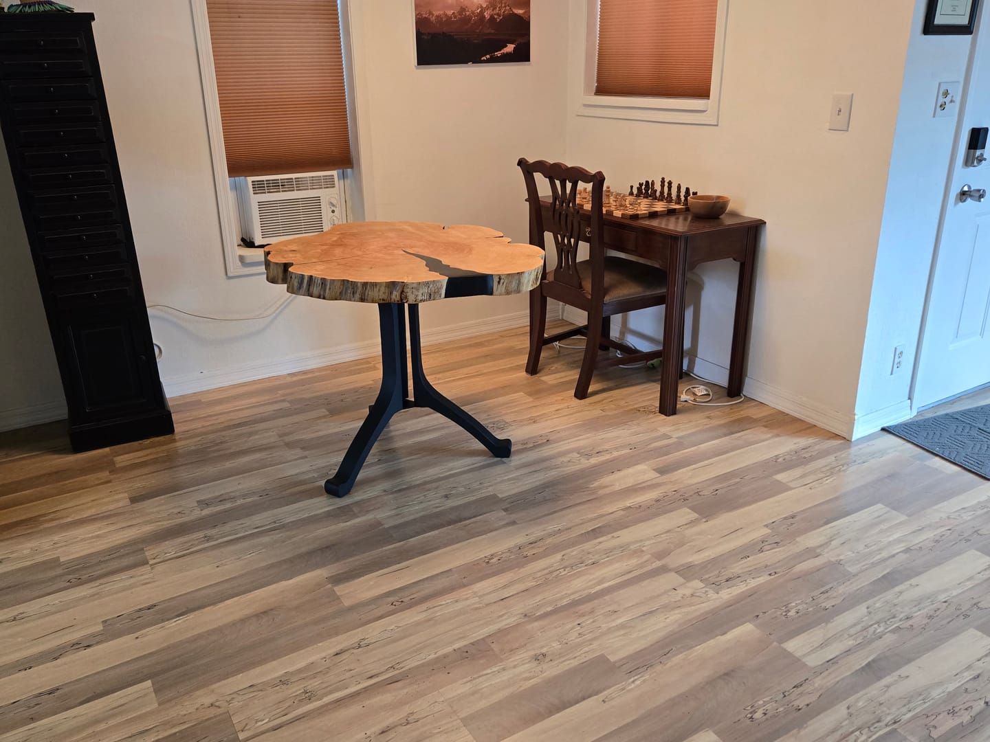 Customer photo review of Table Base 213S Wishbone 28H for Round Dining Tabletop