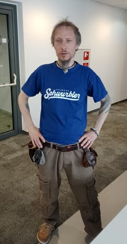 Customer photo review of PREMIUM SHIRT BUBEN • FRIEDENS-SCHWURBLER - DUNKEL