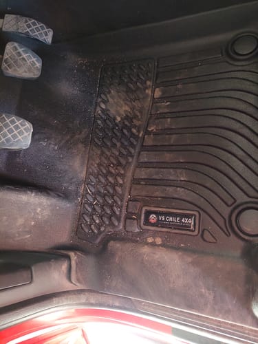 Customer photo review of Pisos Calce Perfecto Volkswagen Amarok años 2011 al 2023