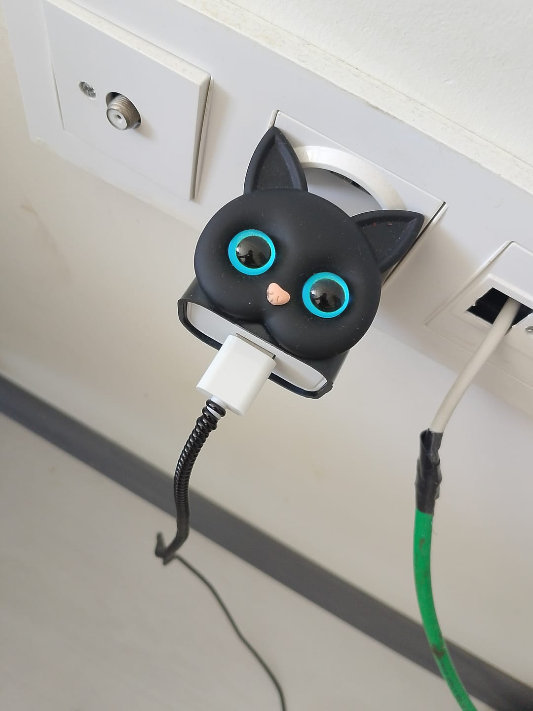 Customer photo review of Iphone 20W Uyumlu Şarj Koruyucu Seti Siyah Kedi