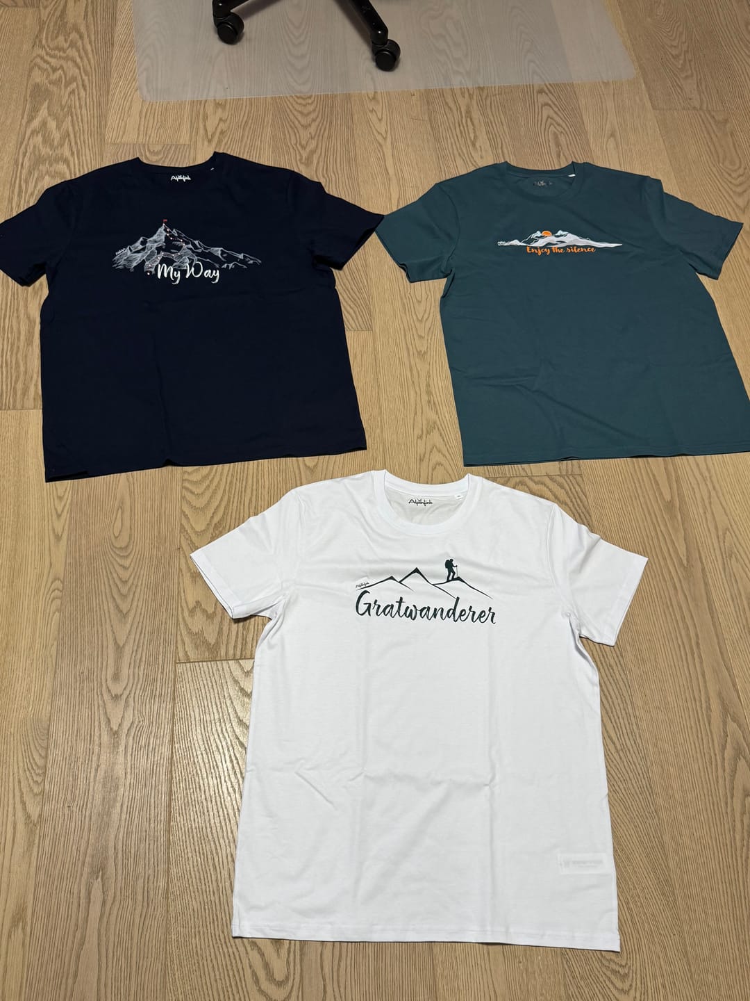 Customer photo review of Enjoy the Silence – Herren Premium Organic T-Shirt