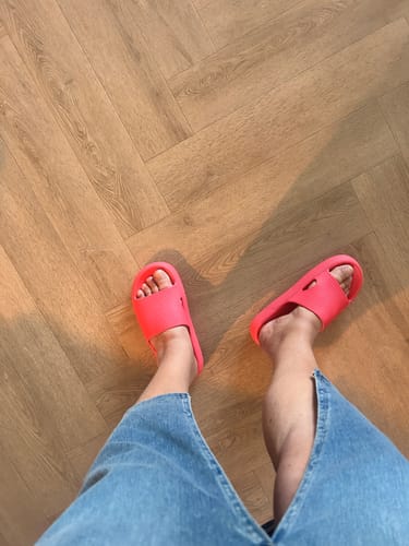 Customer photo review of HappyFlops
