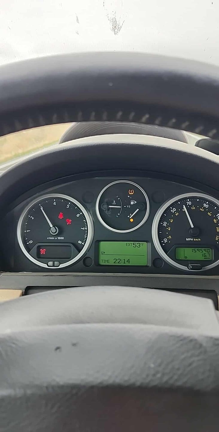 Customer photo review of 2005-2009 Land Rover Discovery 3 / LR3 4-Wheel Air Suspension Conversion Kit with Suspension Warning Light Module (LB84FM)