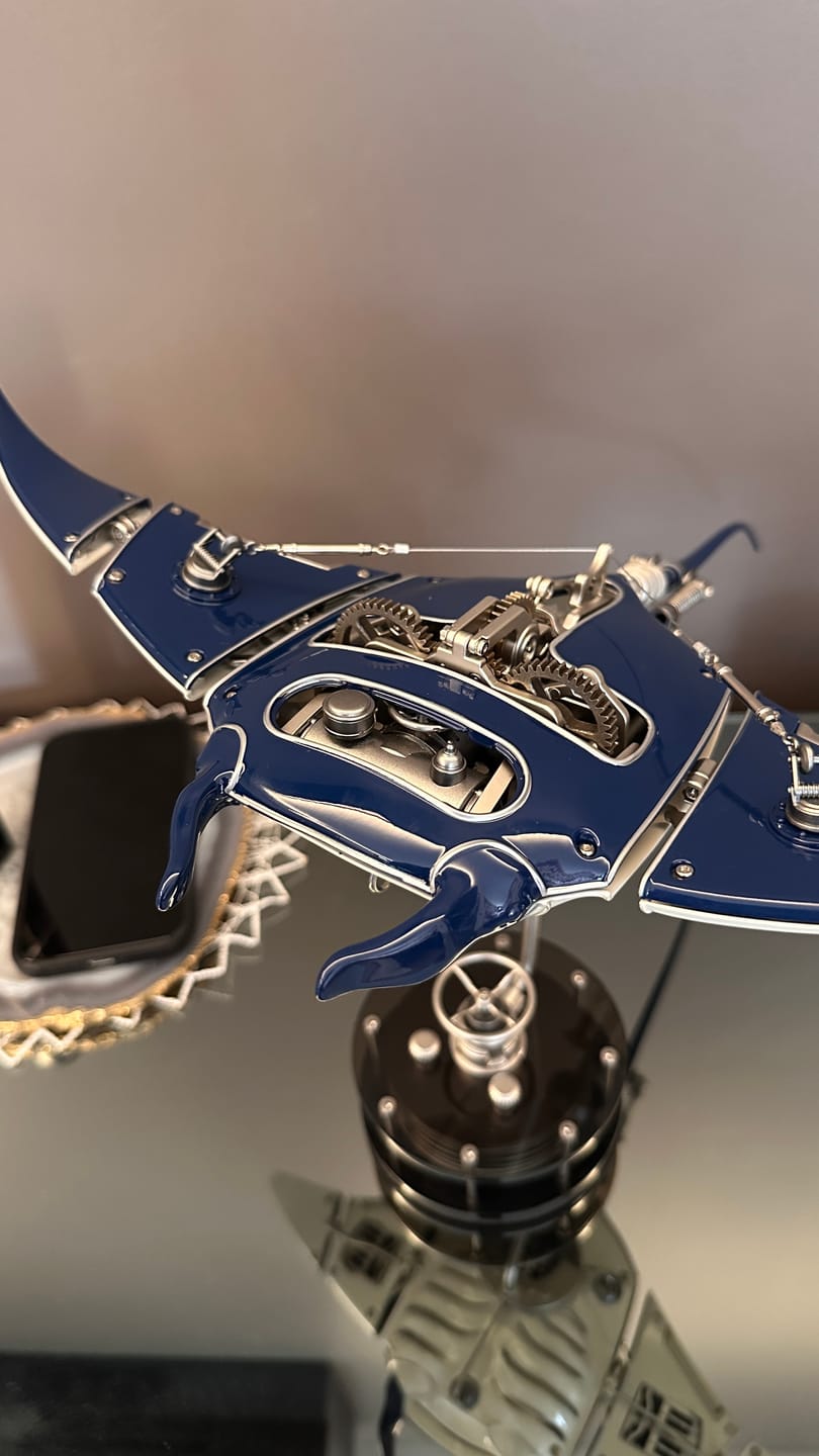 Customer photo review of Rokrgeek Innovative Steampunk Style Manta Ray Mechanical 3D Metal Model