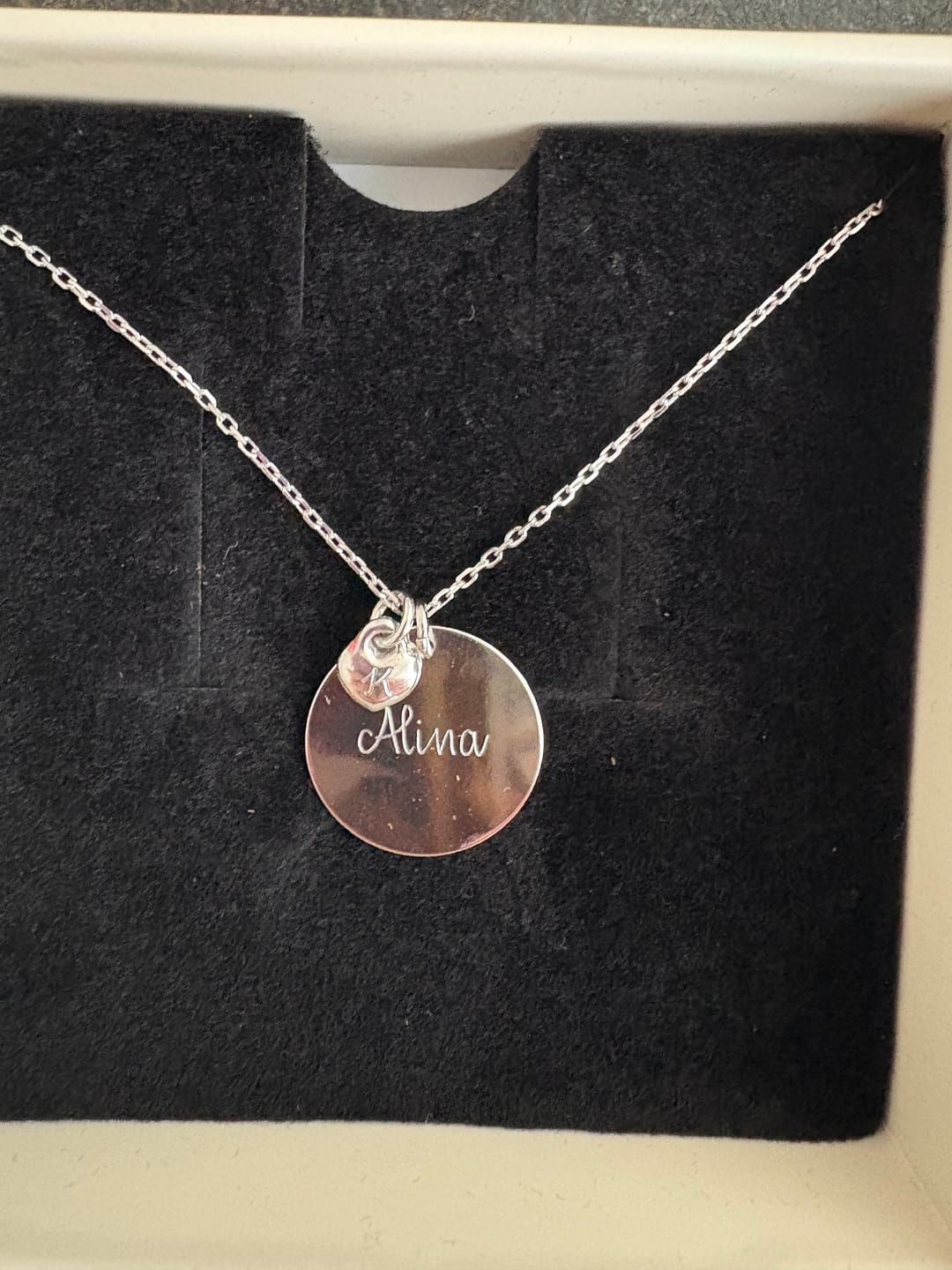 Customer photo review of Zarte Halskette mit Gravur "Mini Love"