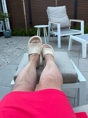 Customer photo review of HappyFlops