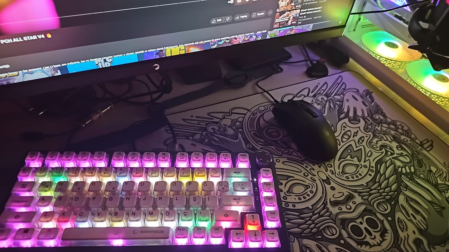 Customer photo review of Zenith Pro Siyah 8000 Hz Gasket Manyetik Oyuncu Klavyesi