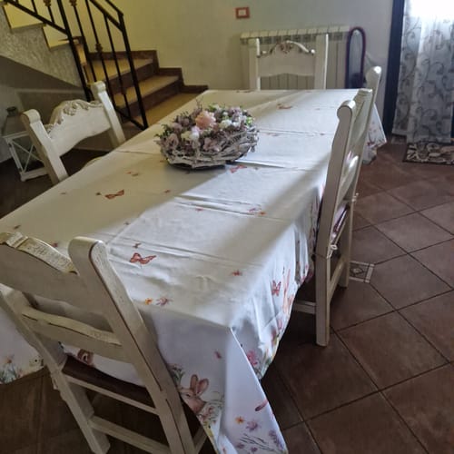 Customer photo review of Tovaglia Pasquale da Tavola Antimacchia, Copritavolo Pasqua da Cucina Garden