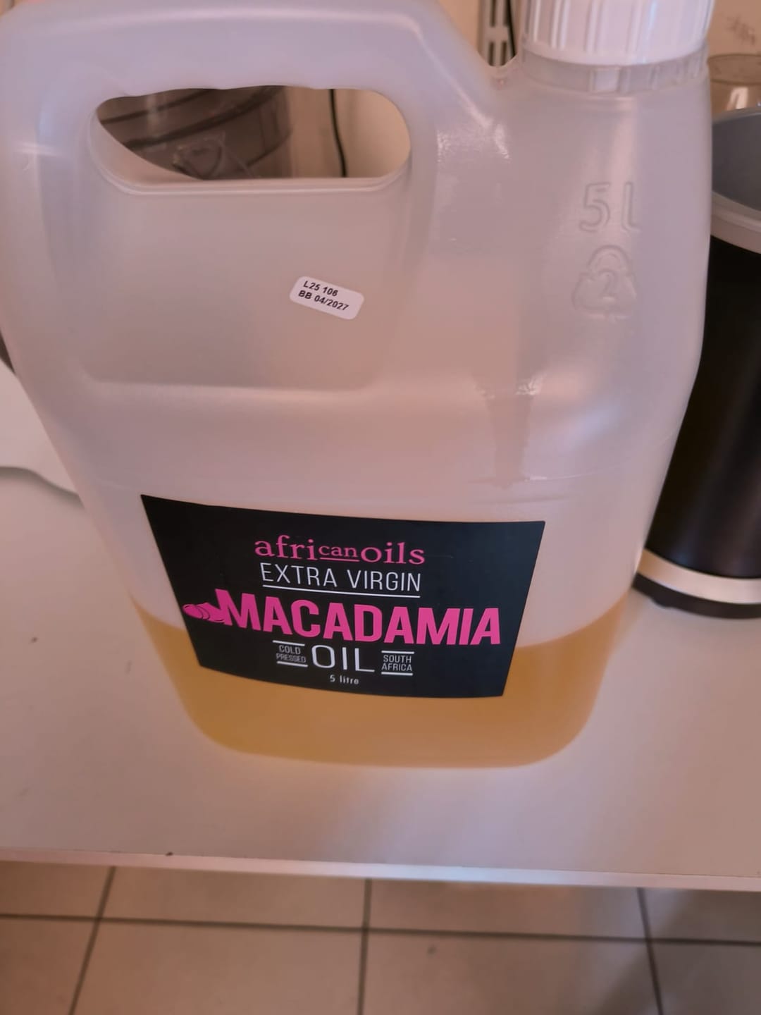 Customer photo review of 5L Cold-Pressed Macadamia Oil - Mbombela