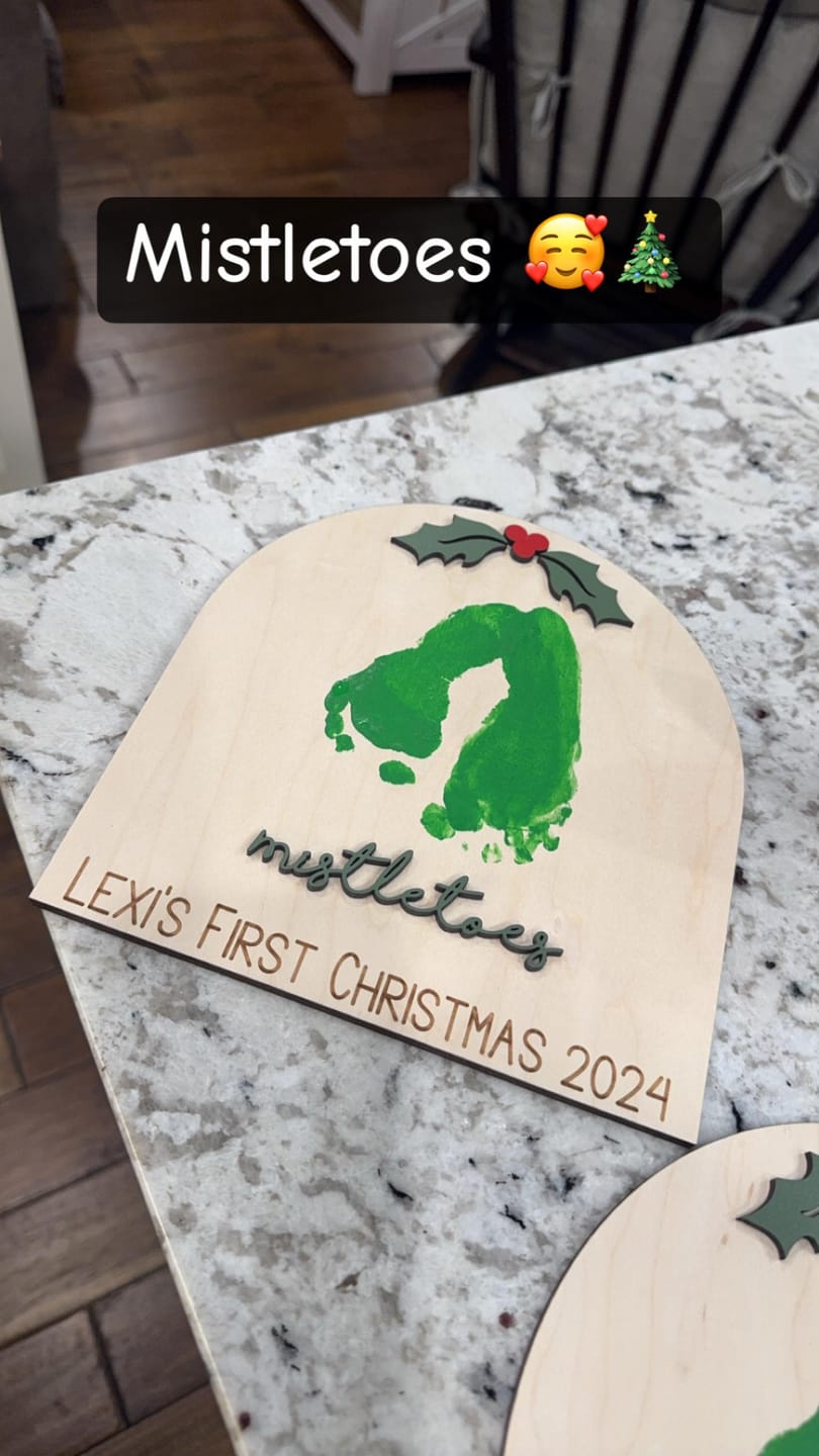 Customer photo review of Baby's First Christmas Mistletoe Footprint Craft
