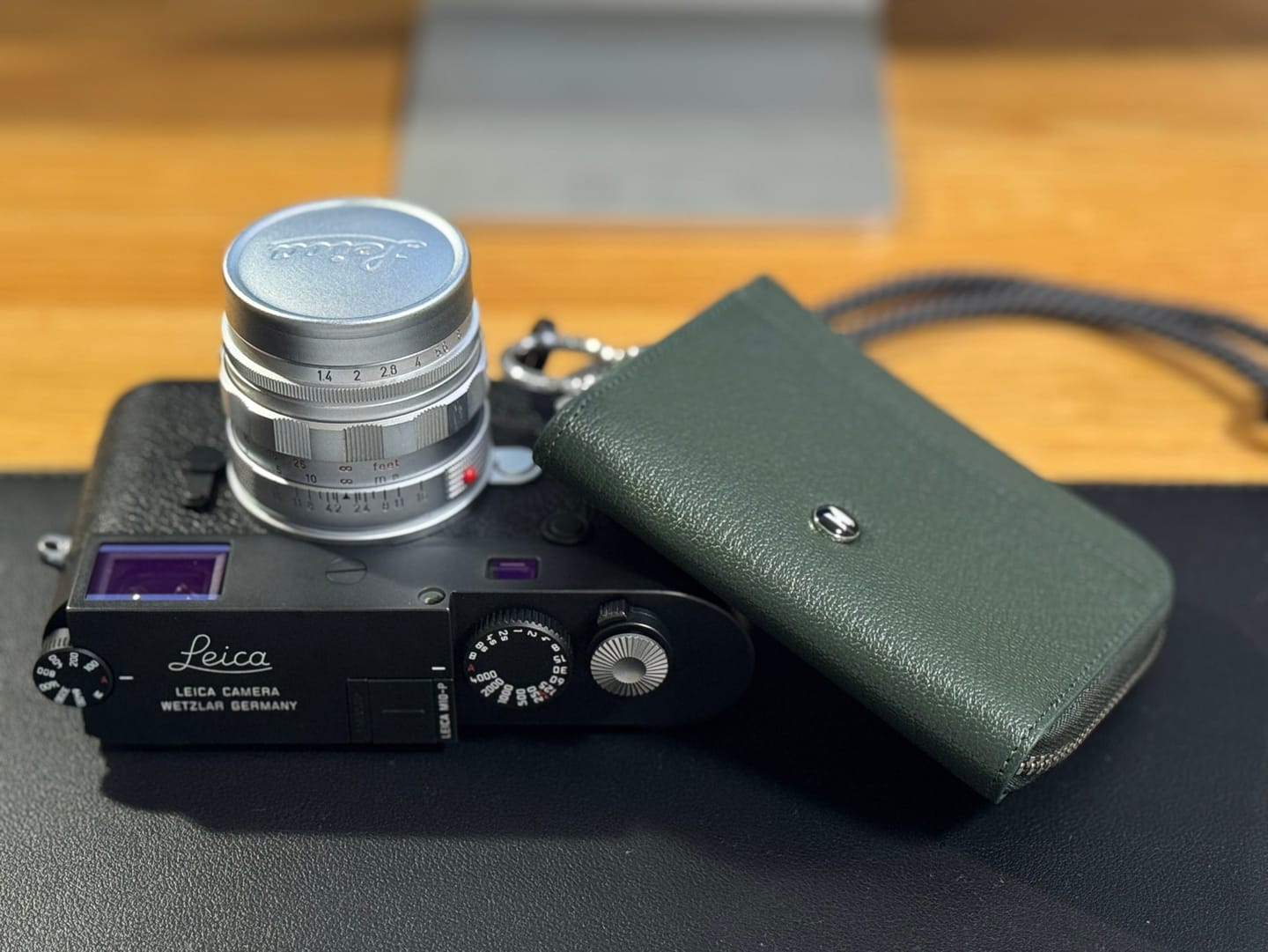 Customer photo review of ジップレザーウォレット モスグリーン AirTag 収納ポケット付き / Zip Leather Wallet Moss green