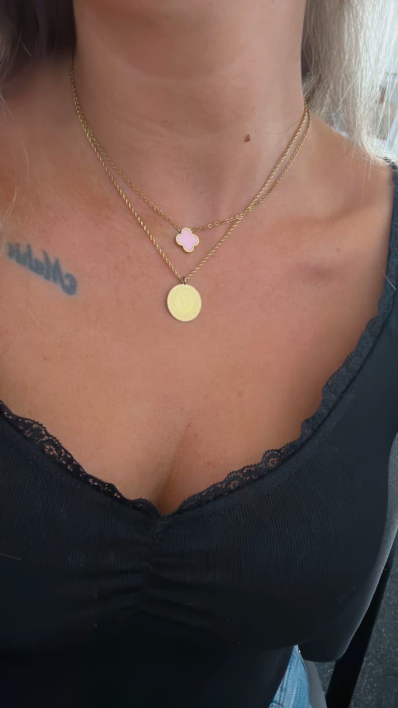 Customer photo review of Pink Clover Kette | 18K vergoldet