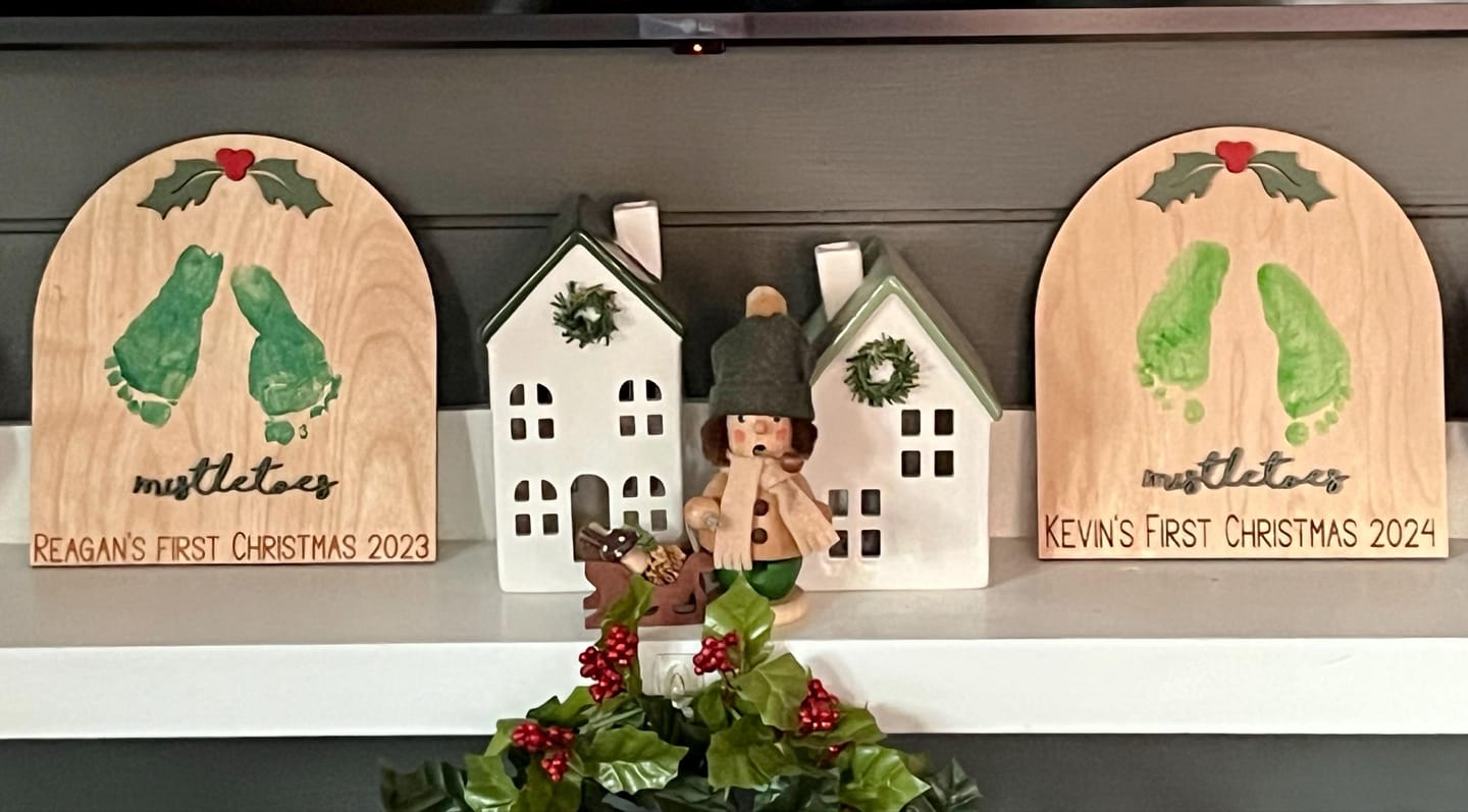 Customer photo review of Baby's First Christmas Mistletoe Footprint Craft