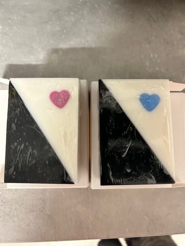 Kerstin review of Melt & Pour Goat's Milk Soap Base image 1 out of 3