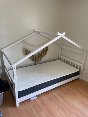 Customer photo review of Toddler House Floor Bed - TWIN SIZE