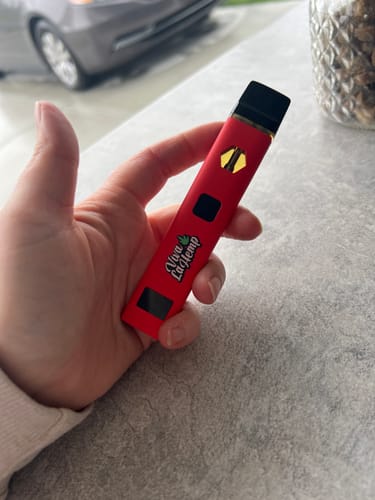 Customer photo review of Viva La Hemp Kosmic Blend Disposable 3G Strawberry Lemonade (Sativa)