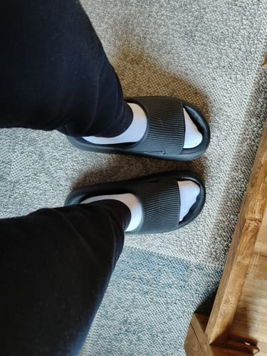 Customer photo review of HappyFlops