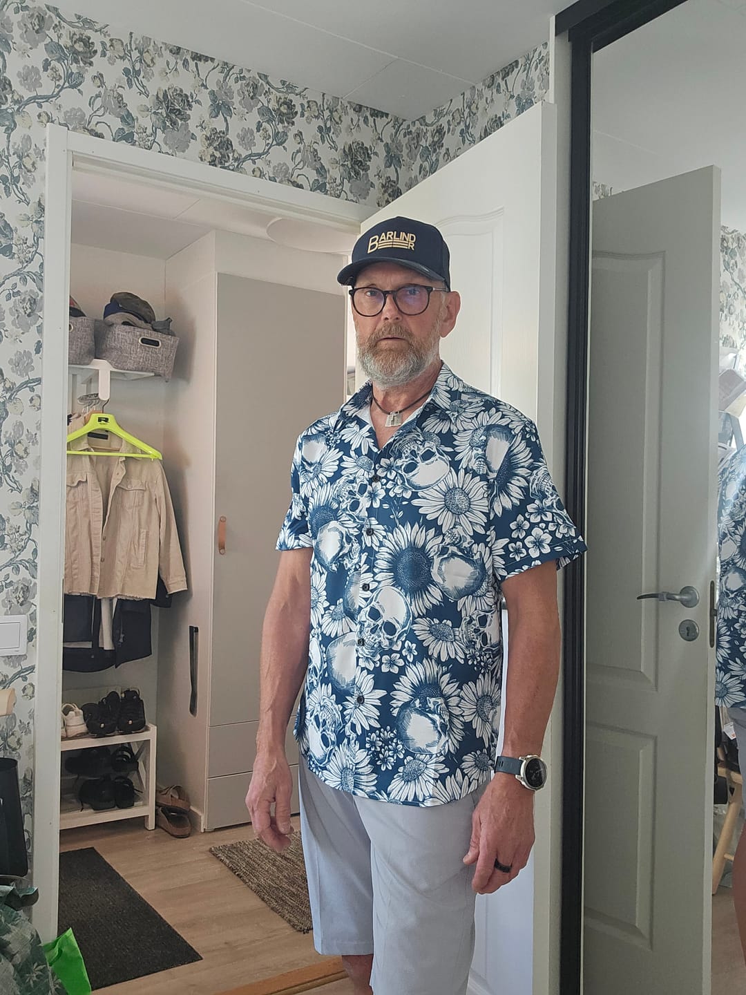 Customer photo review of Herren Hawaiihemd mit Knöpfen Navy Blau