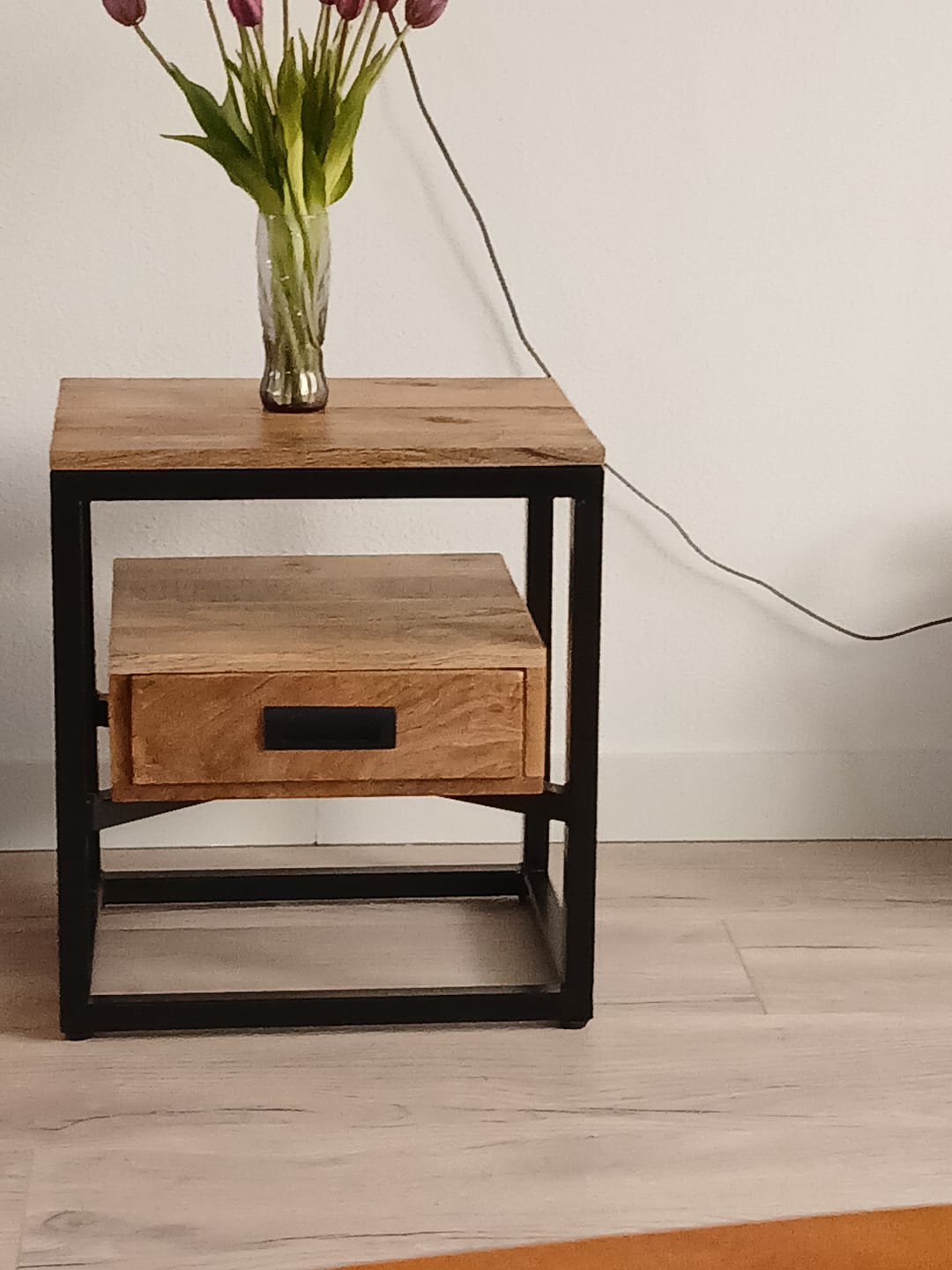 Customer photo review of Bijzettafel / Nachtkastje Industrieel Design | Mangohout en Staal | 45x35x50