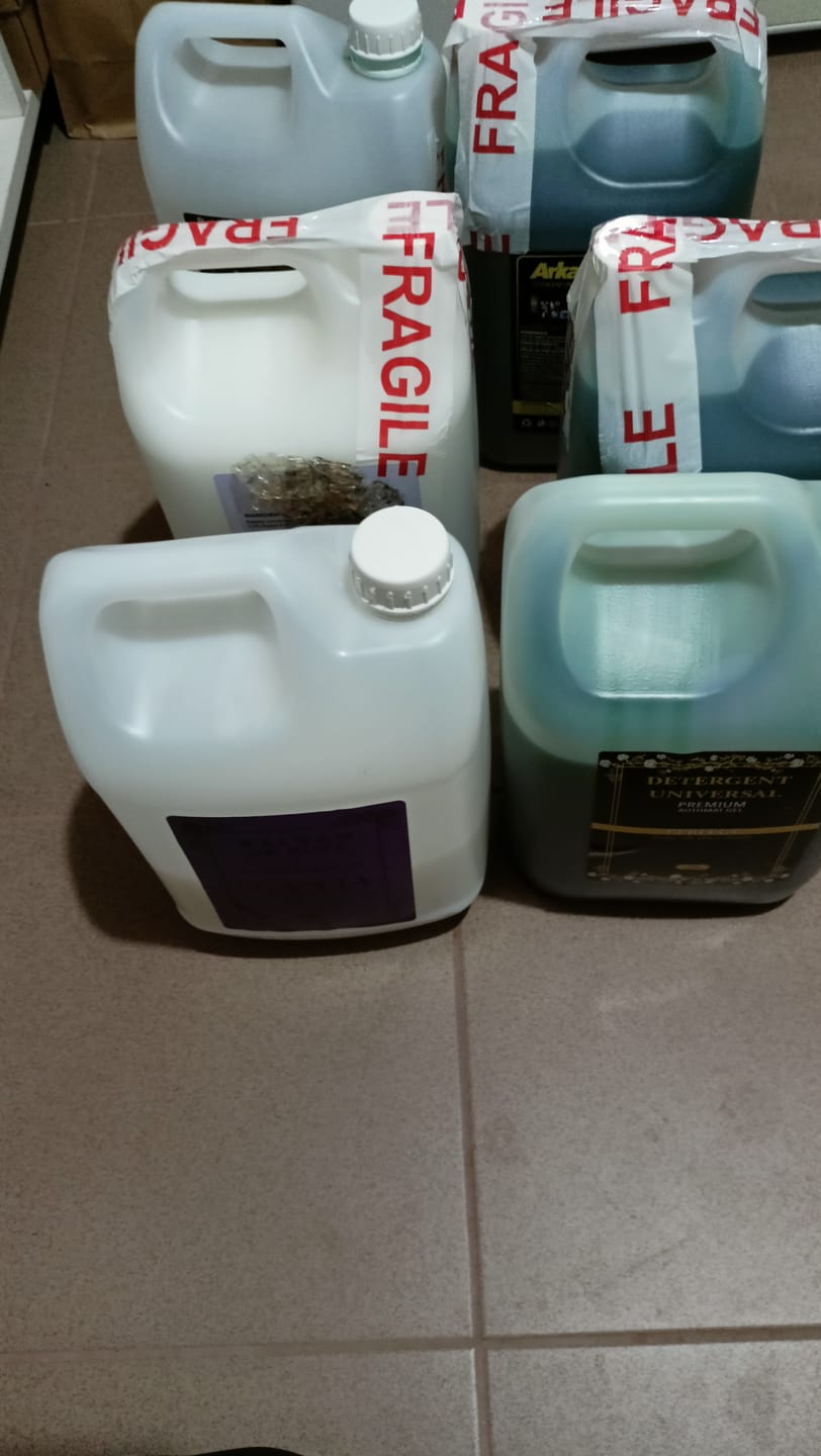 Customer photo review of Pachet 3x Detergent Universal Automat Gel 15L + 1x Balsam de rufe Chanela 5L