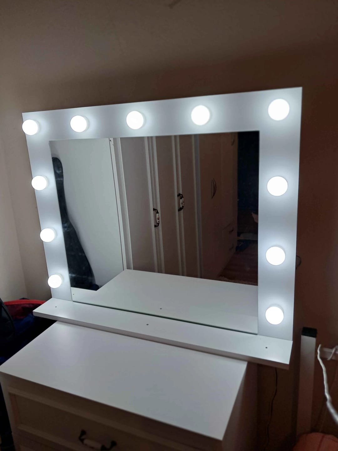 Customer photo review of Rani EF108 Hollywood Işıklı Ayna Kulis Makyaj Aynası Spot Işıklar Dahil Ayna Beyaz