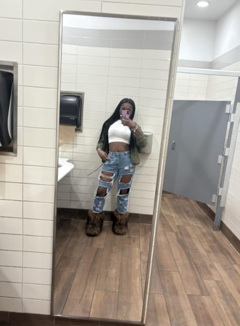 Customer photo review of MORE FACE 13x6 Lace Frontal Wig Preplucked Straight Human Hair Wigs With Baby Hair
