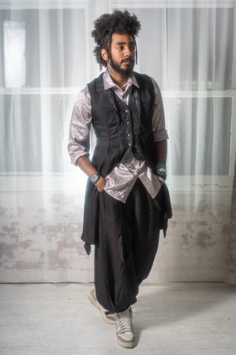 Customer photo review of NEV Tapered Loose-Fit Cropped Pants