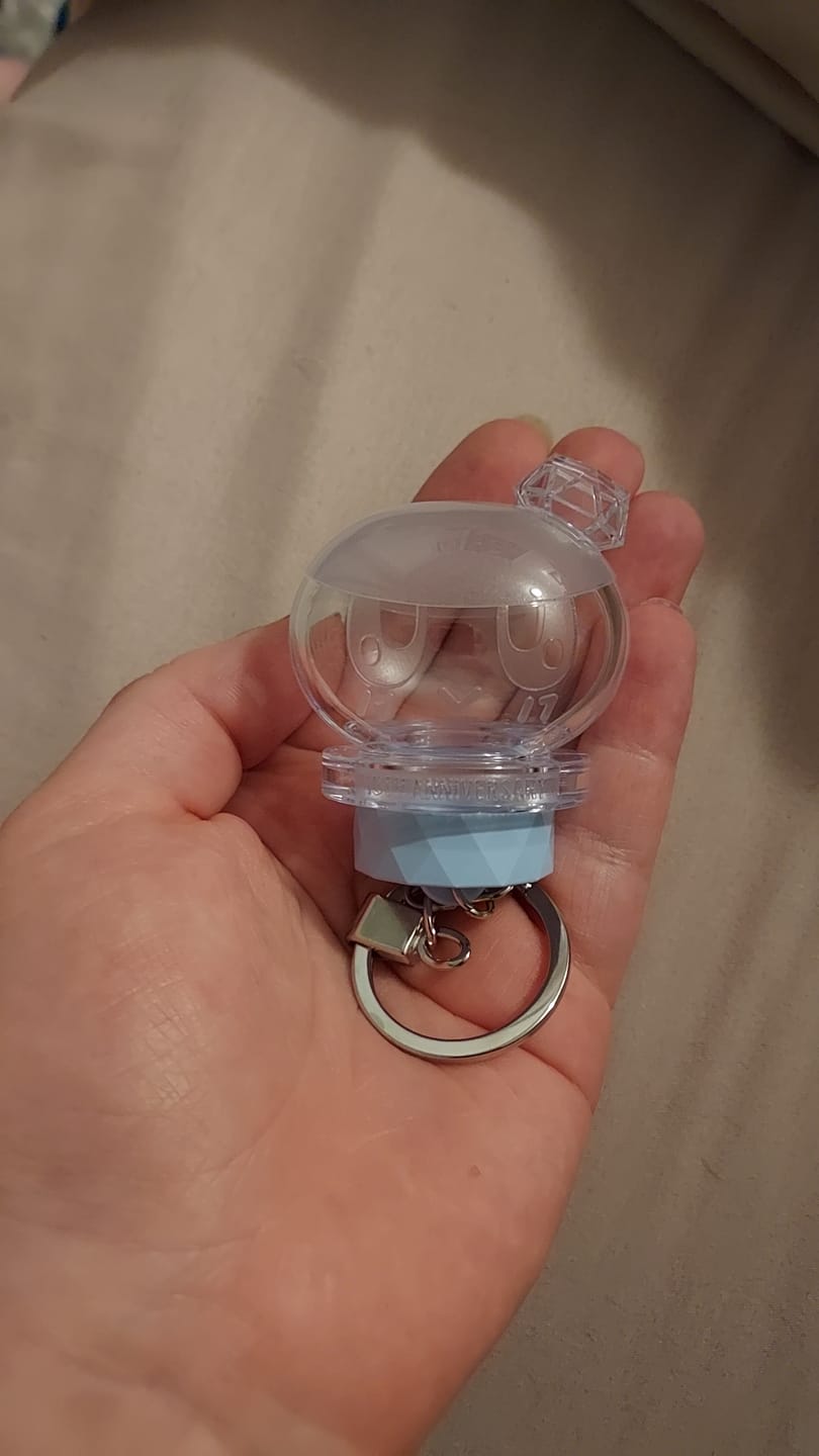 Customer photo review of [2ND PRE-ORDER] SEVENTEEN - BONGBONGEE OFFICIAL LIGHT STICK PARTS KEYRING