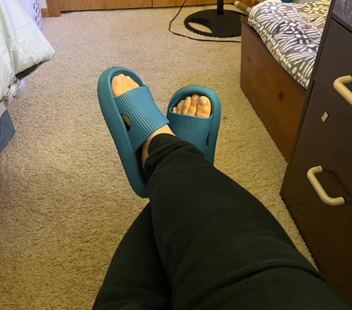 Customer photo review of The Cloudies ™ - Orthopedic Slippers With Extra Compressible Thick Sole